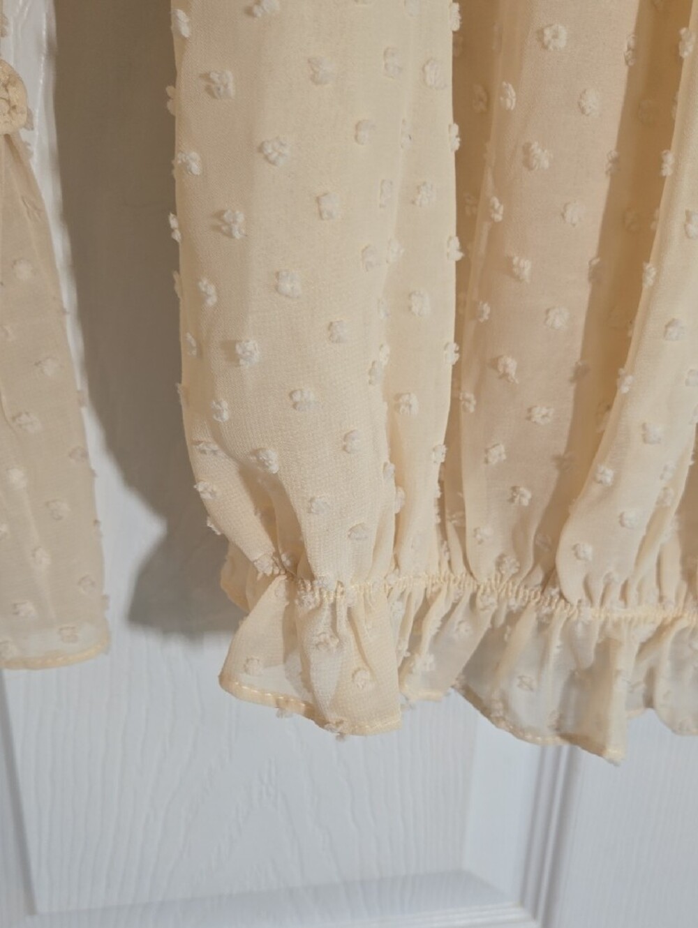 Wishlist Apparel Cream Smocked Off-Shoulder Swiss Dot Blouse Size Large - Picture 4 of 7